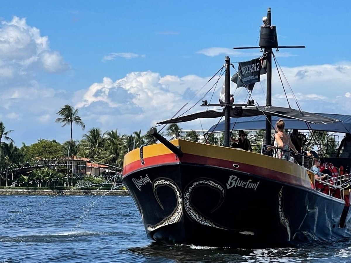The Bluefoot pirate boat sailing to your dock The Bluefoot pirate boat in Fort Lauderdale intracoastal