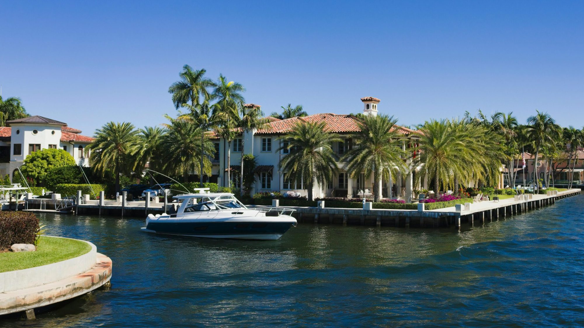 A view of boats on a river near the Palm Trees and Mansions in Fort Lauderdale A view of boats on a river near the Palm Trees and Mansions in Fort Lauderdale